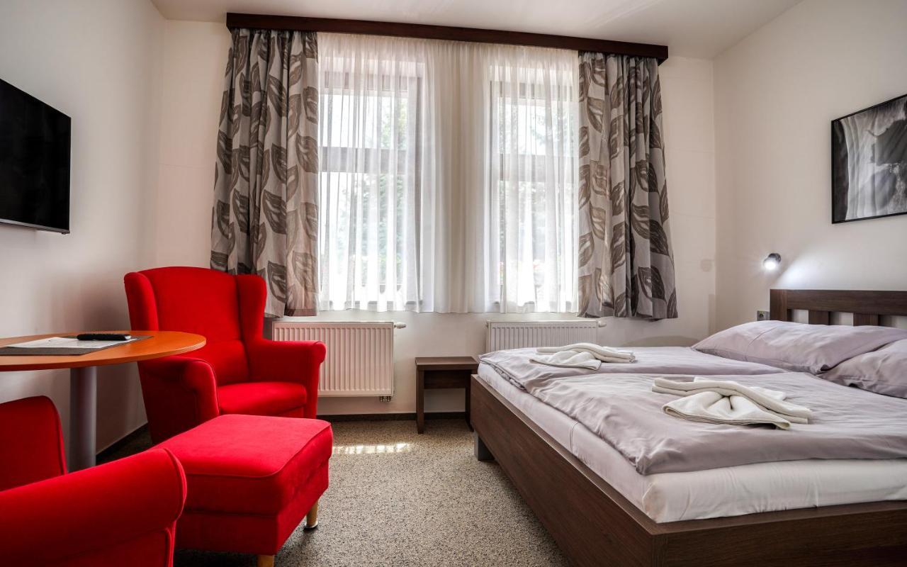 Hotel Flora Bešeňová Dış mekan fotoğraf