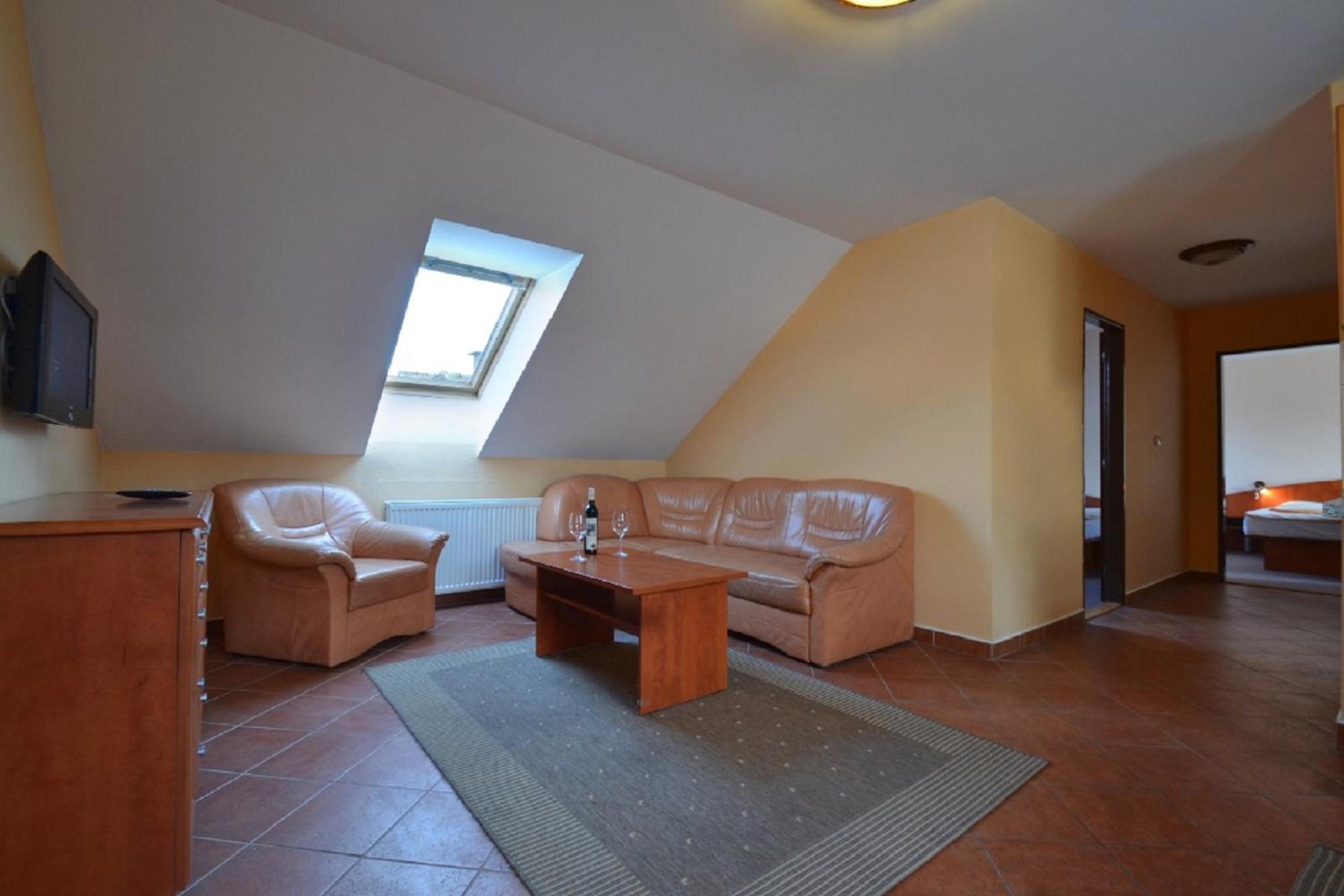 Hotel Flora Bešeňová Dış mekan fotoğraf