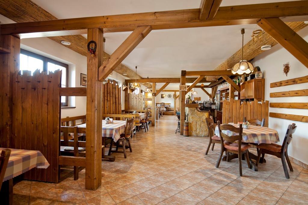 Hotel Flora Bešeňová Dış mekan fotoğraf